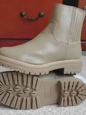 NWT Women 8.5 Combat Boot Moto Shoe City Walking Slouch Side Zipper Slip-in Boho